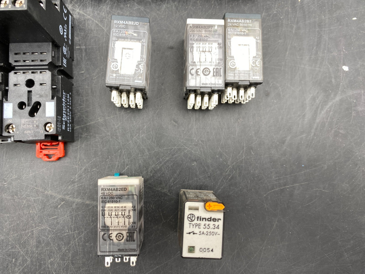 SET OF RELAY AND SOCKET RXM4AB2B7PVM PT570524 RXM4AB2B7 RXM4AB2JD RXM4AB2ED 27pc