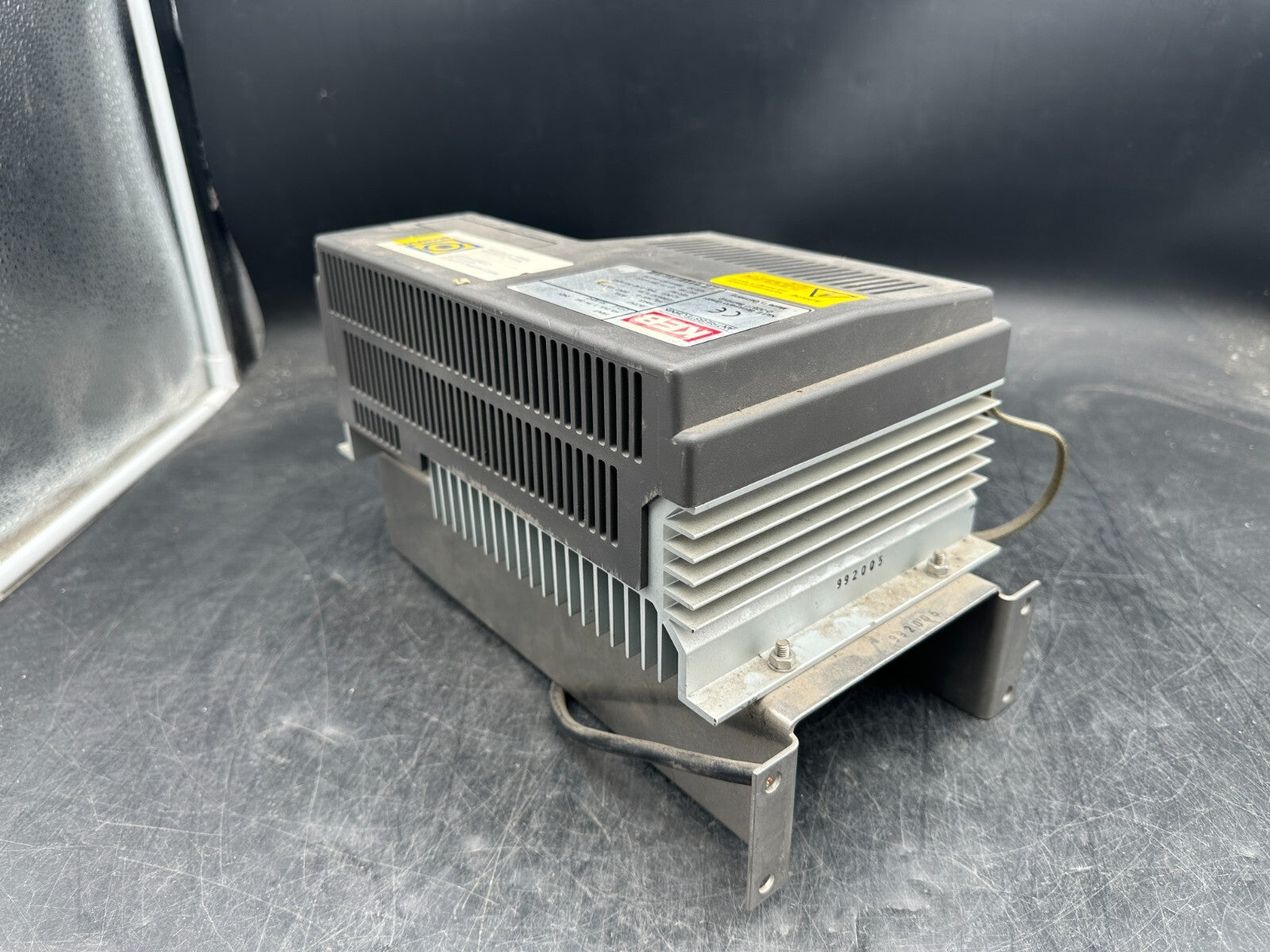 KEB 07.F0.200 - 1228 Convertisseur Entrée 1x 200 - 240VAC Out 0,75kW 0 - input Voltage - KLR Automation