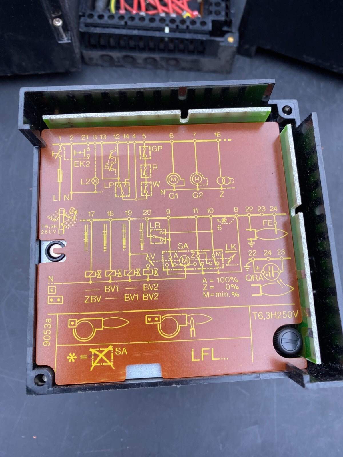 1pc x LANDIS GYR LFL1.635 SERIE 01 GAS BURNER CONTROLLER - KLR Automation