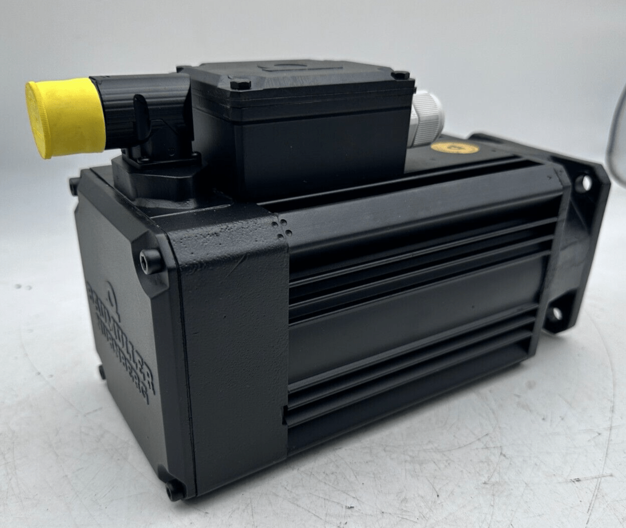 BAUMULLER DSG 56 - M 2.8 kW 3000/min 13A 7 Nm SERVOMOTOR - KLR Automation