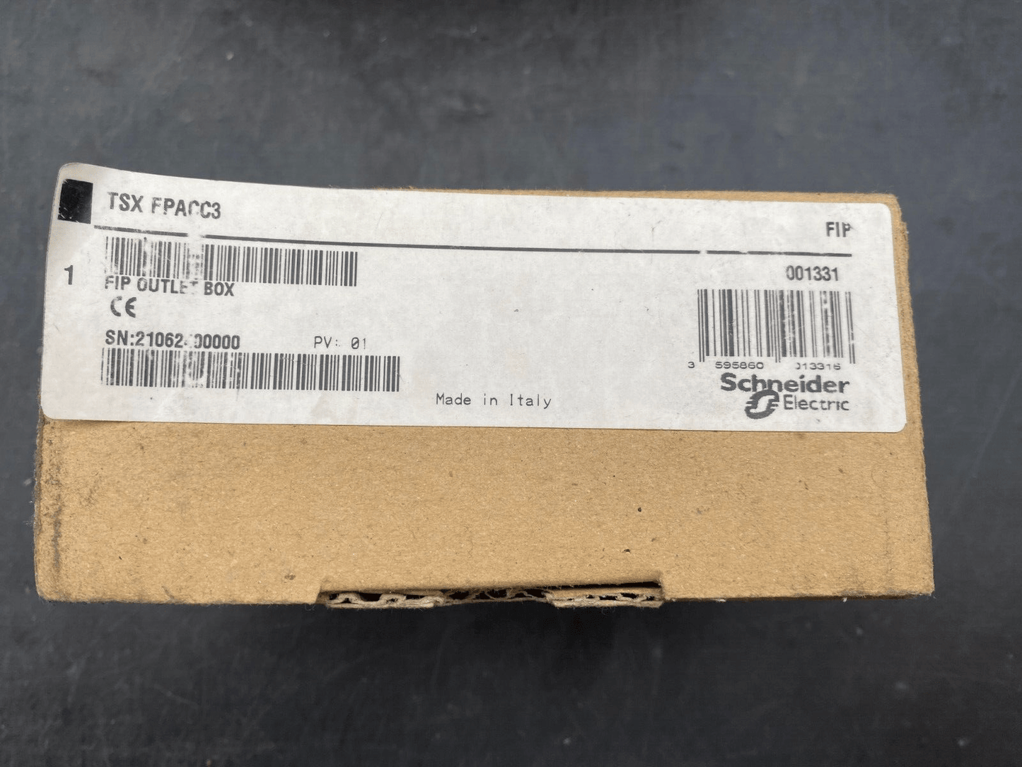 1pc x SCHNEIDER ELECTRIC TSX FPACC3 FIP OUTLET BOX - KLR Automation