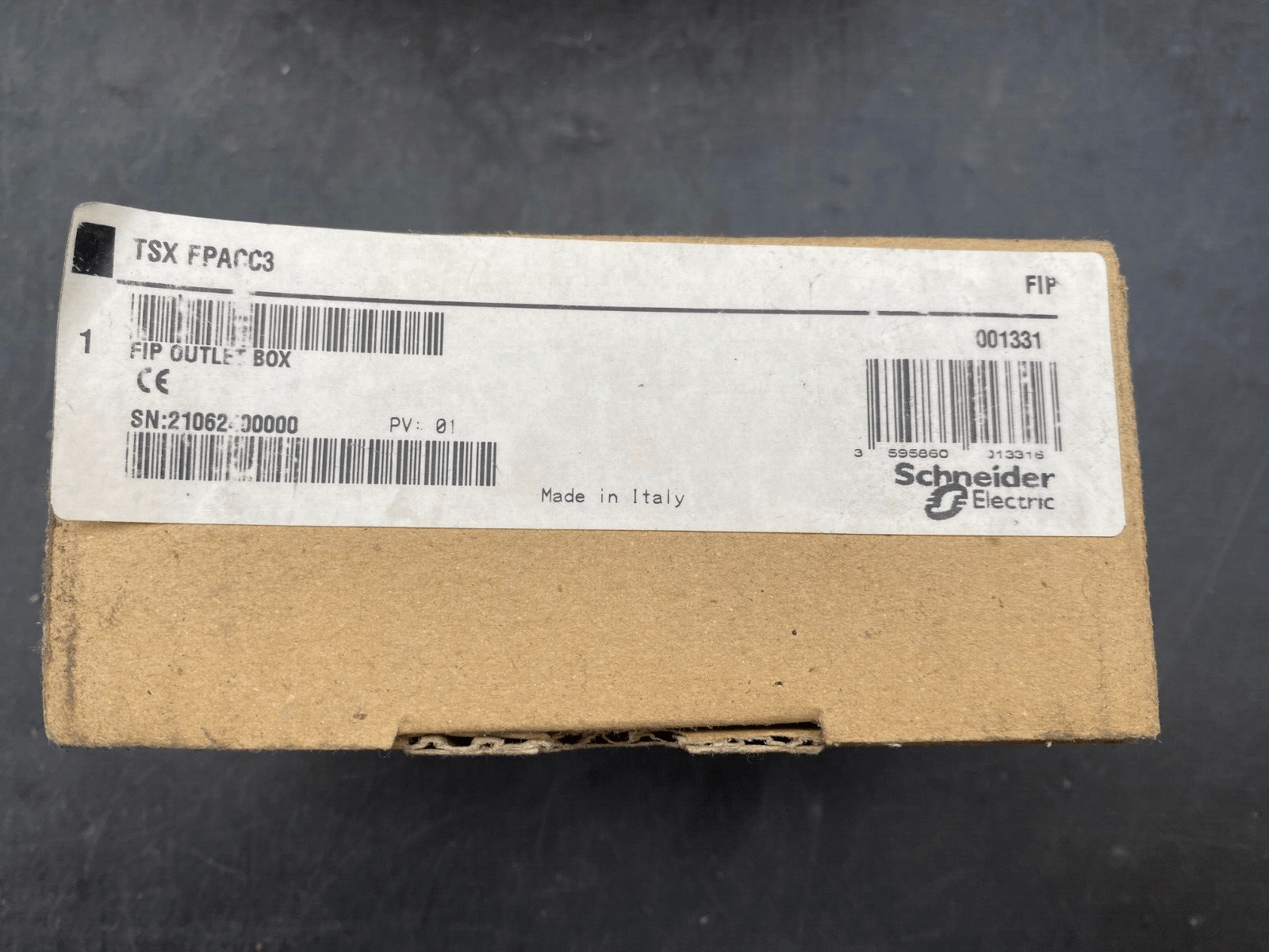 1pc x SCHNEIDER ELECTRIC TSX FPACC3 FIP OUTLET BOX - KLR Automation