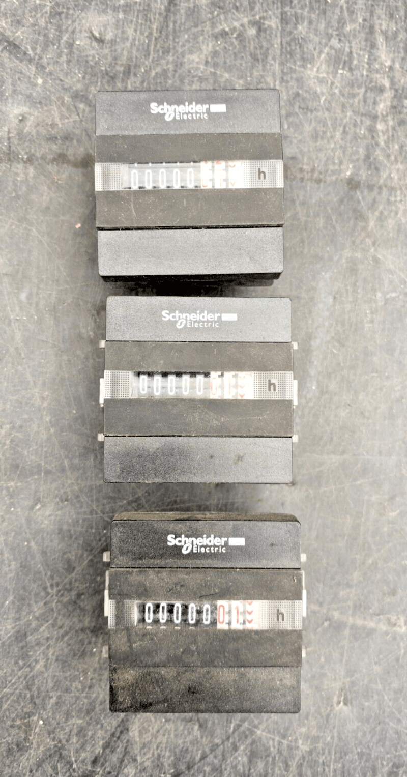 LOT DE 3 SCHNEIDER ELECTRIC TELEMECANIQUE XBKH70000004M COMPTEUR HORAIRE - KLR Automation