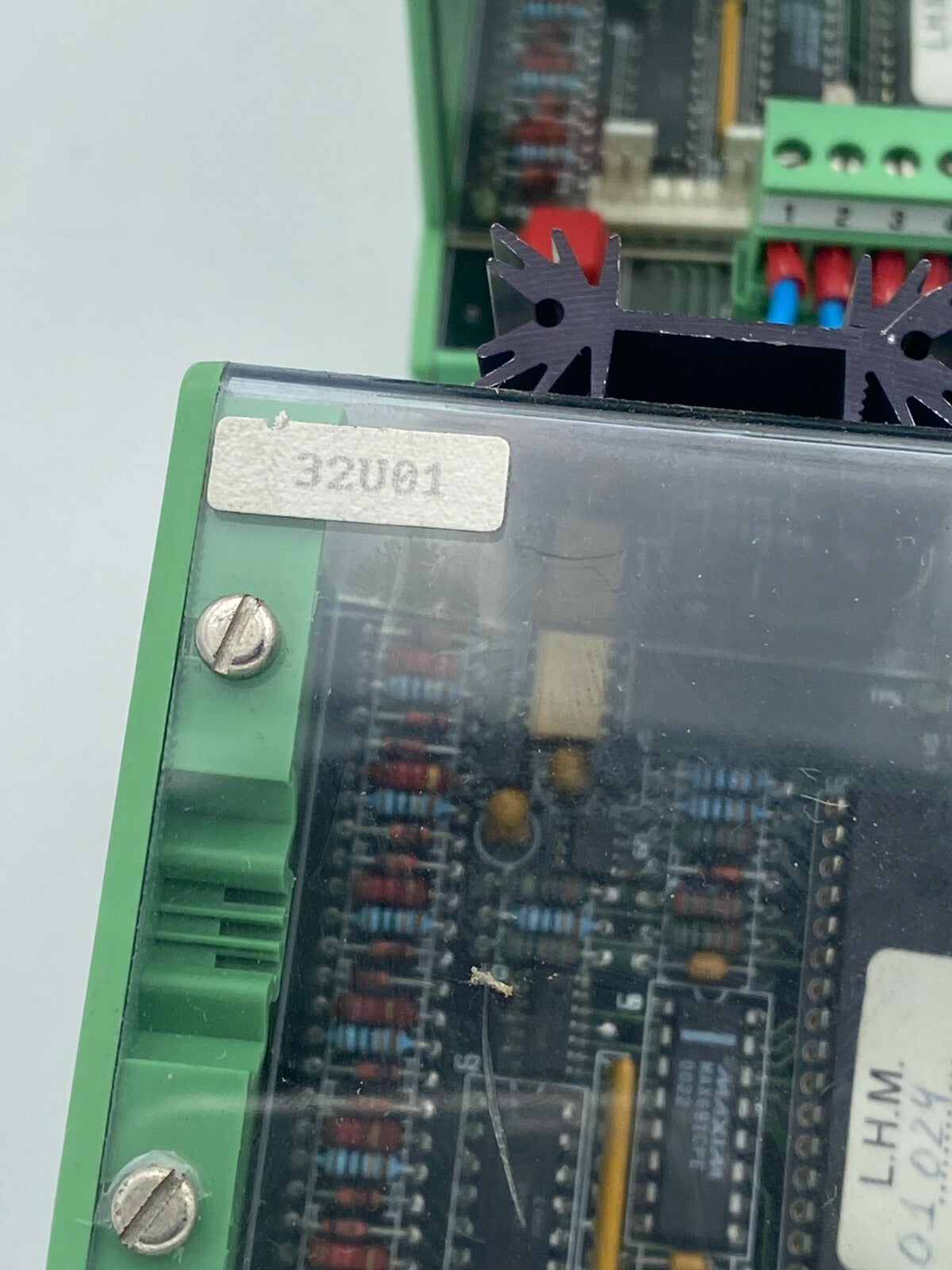 1pc x.        Boitier connecteur 32U01 L.H.M  01024