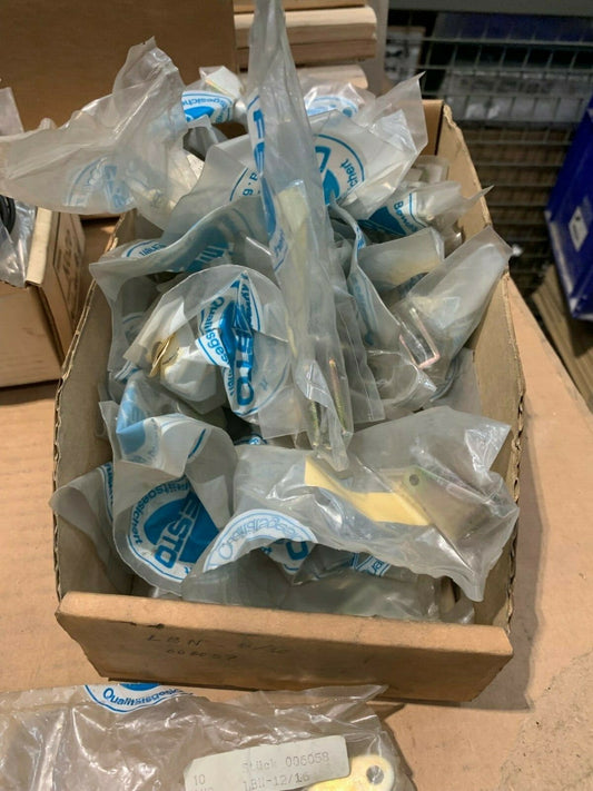  Old Stock New  environ 30pc x  FESTO 6058 chape de pied LBN-12/16  