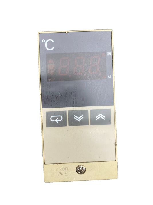 OMRON E5ES-Q1KJ TEMPERATURE CONTROLLER x2pc