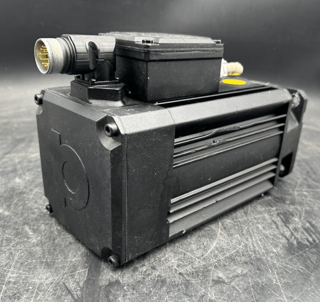 BAUMULLER DSG 56 - M 2.8kW 3 - 40% 3000 min - 1 24V SERVO MOTEUR - KLR Automation