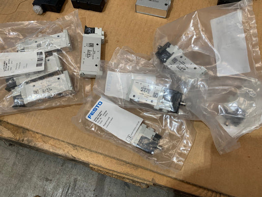 1 x Festo Solenoid valve VUVG - L10 - M52 - RT - M5 - 1P3 566457 - KLR Automation