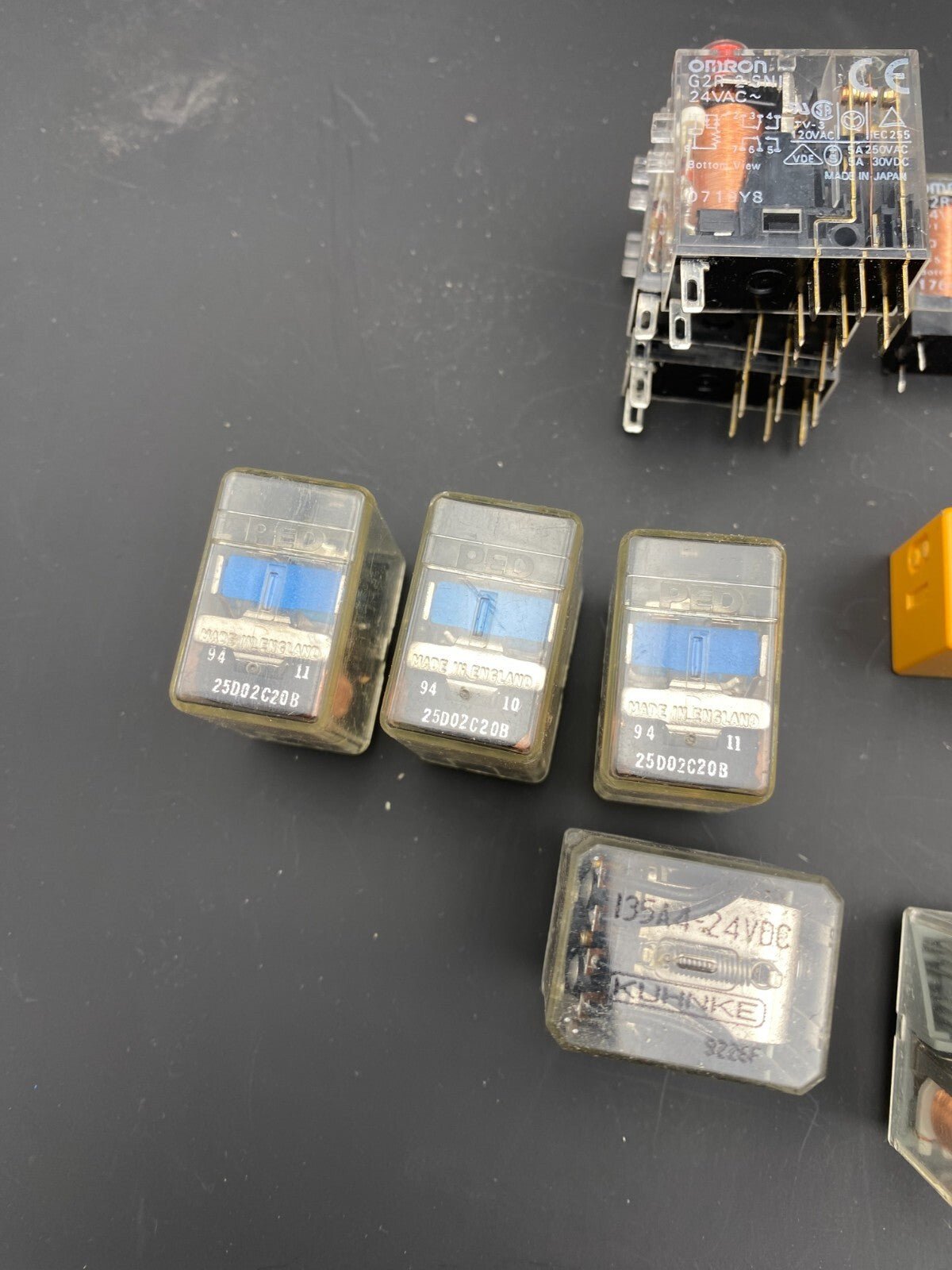SET OF 73 RELAY OMRON MY2 - US - SV G2R - 14 MY4N KUHNKE 135A4 IDEO RY2S - U FINDER 55.3 - KLR Automation