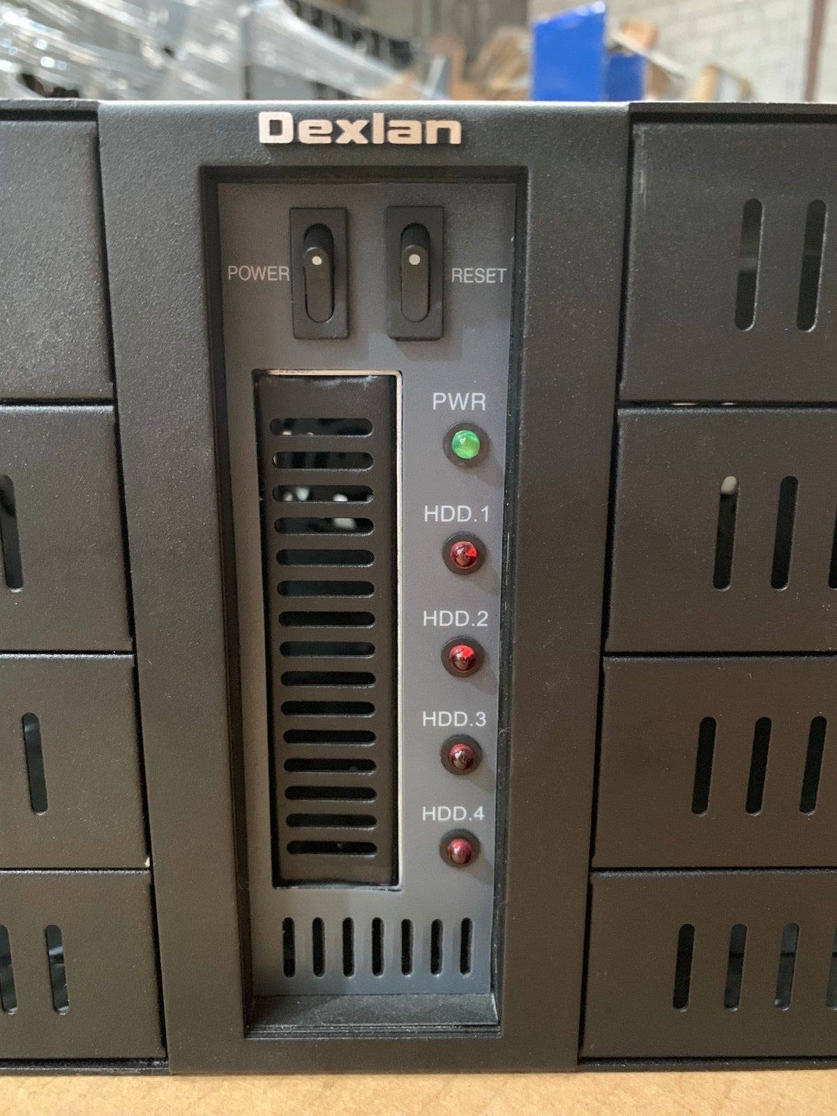 1 x  DEXLAN boitier server
