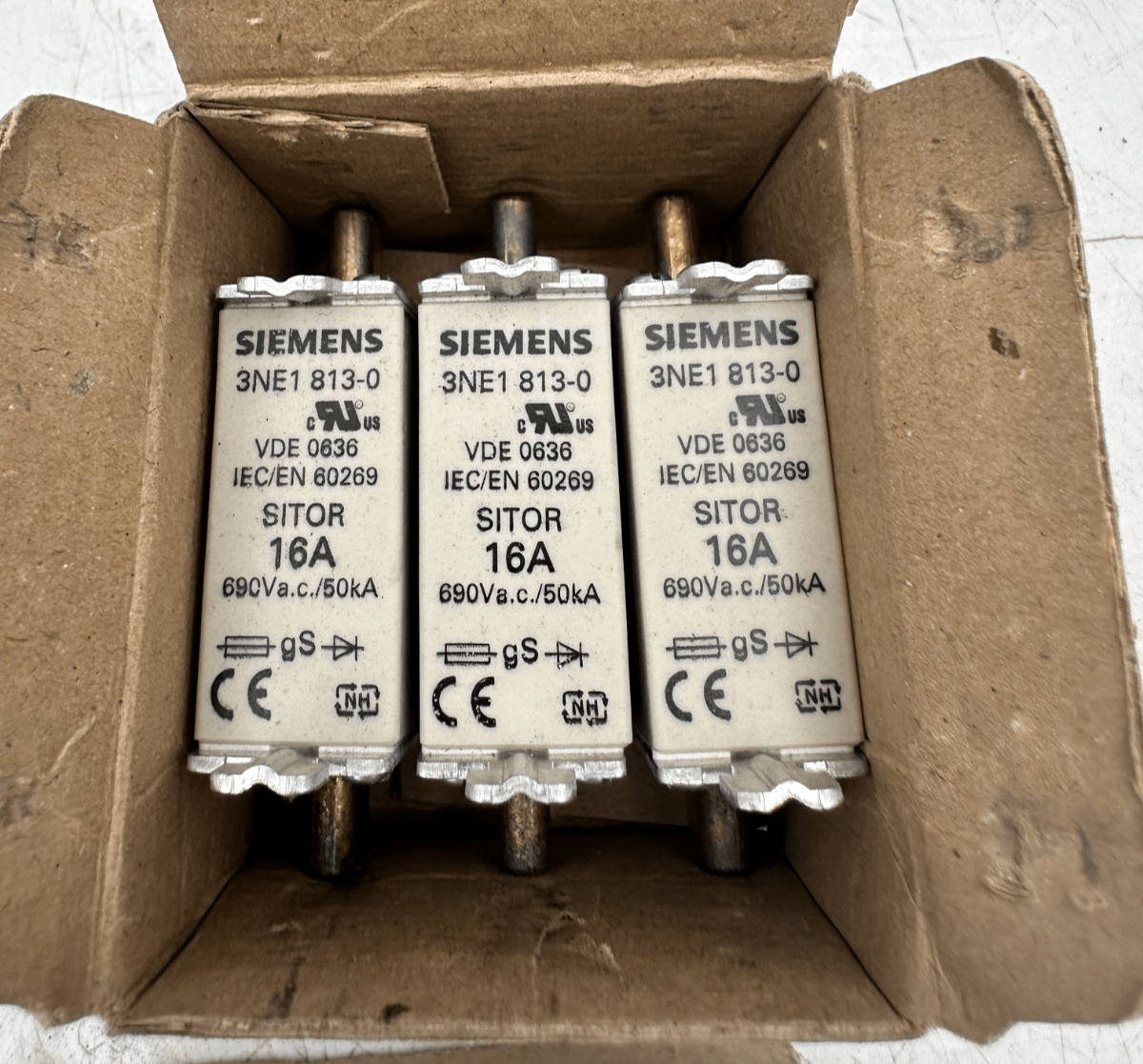 SIEMENS 3NE1813 - 0 SITOR NH000 16A 690VAC CARTOUCHE FUSIBLE x3pc - KLR Automation