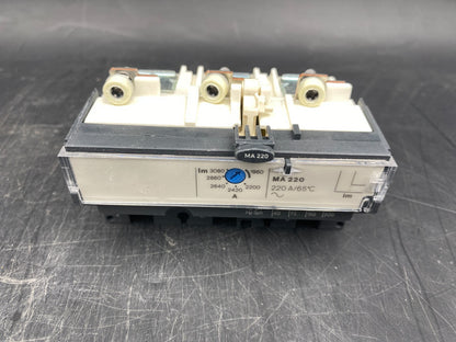 MERLIN GERIN SCHNEIDER ELECTRIC LV431500 CIRCUIT BREAKER MA 220 TRIP UNIT 3P3D N - KLR Automation