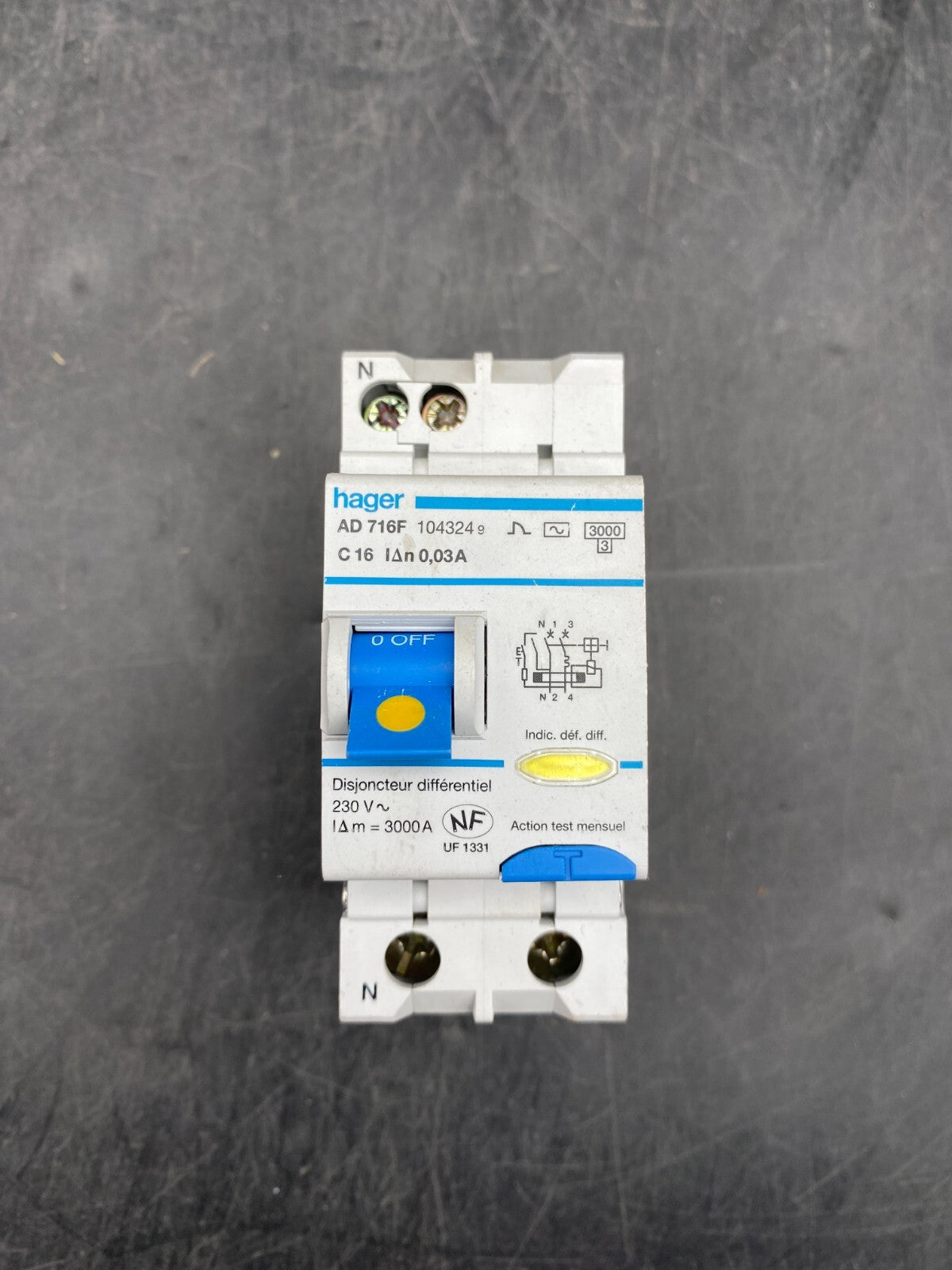 HAGER AD716F C16 0.03A 230V