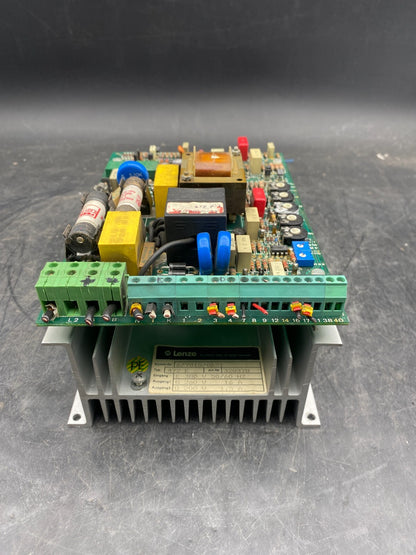 LENZE TYPE 472 E 6/7010/0621 380V REGULATEUR DE VITESSE