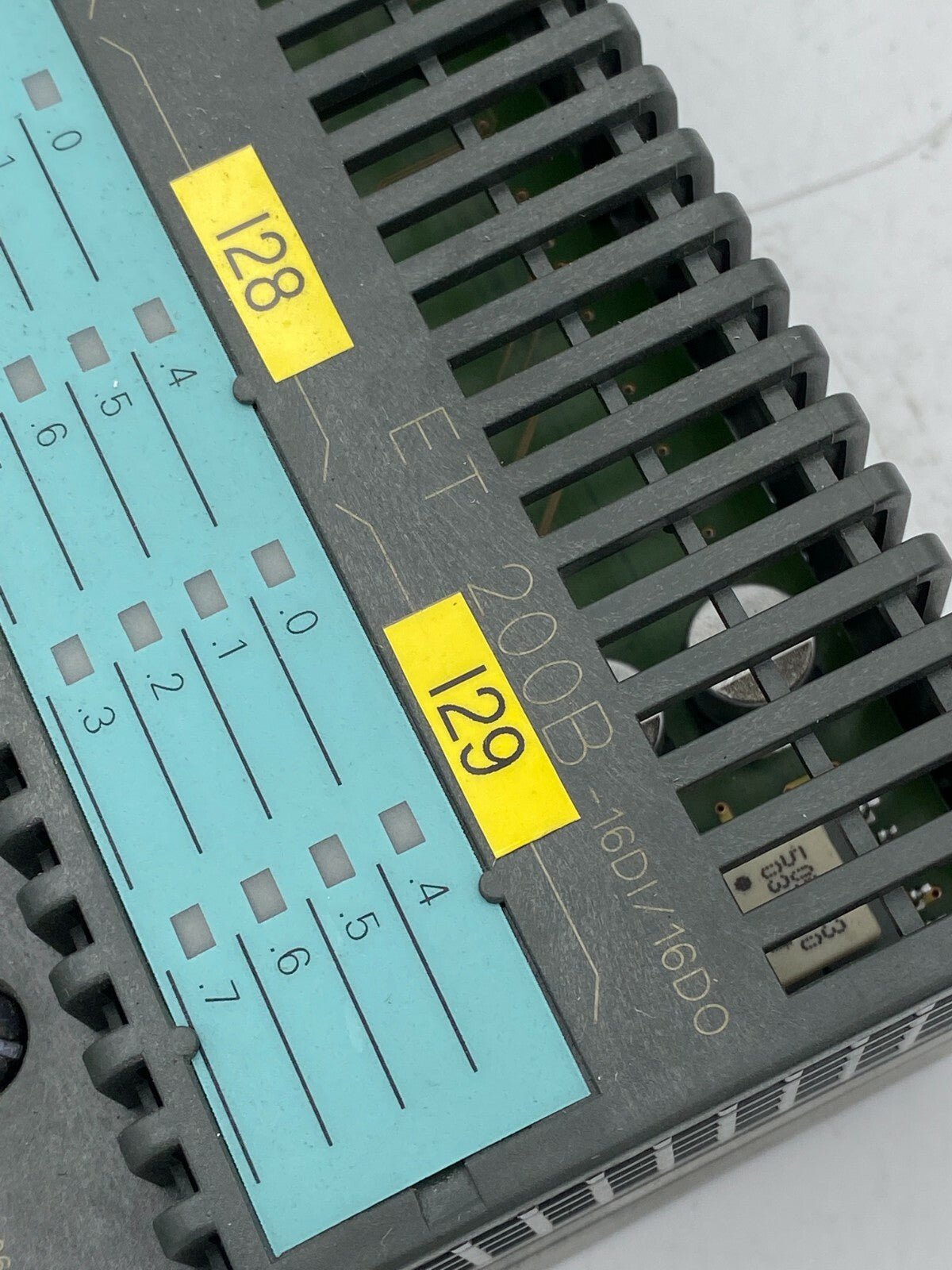 2 x SIEMENS SIMATIC ET 200B 24DI / 8DO 133 - 0BN01 - 0XB0 + 193 - 0CB10 - 0XA0 - KLR Automation