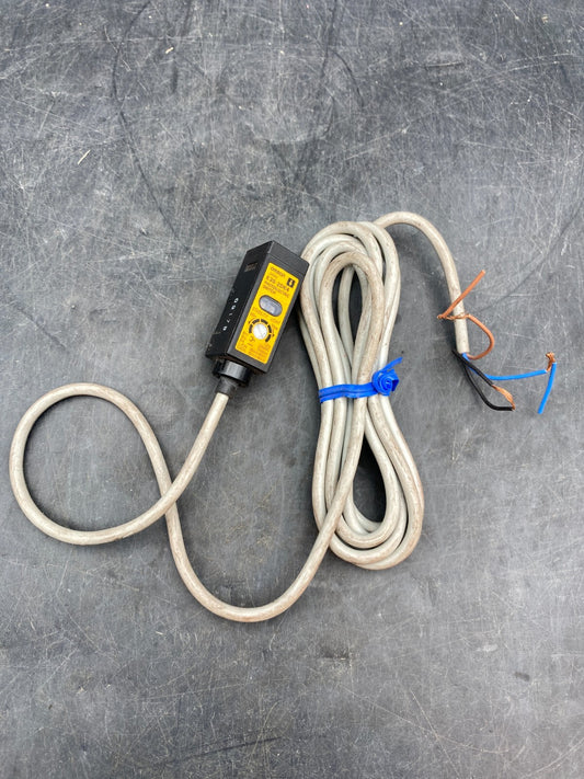 OMRON E3S-2DE4 PHOTOELECTRIC SWITCH