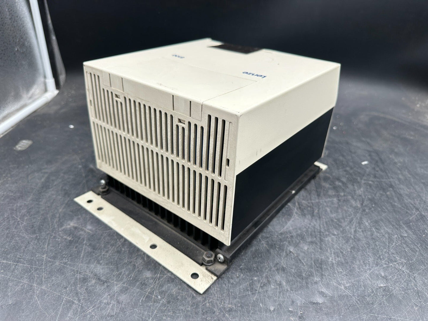 LENZE 8100 33.8105_E.V003 ONDULEUR DE FREQUENCE - KLR Automation