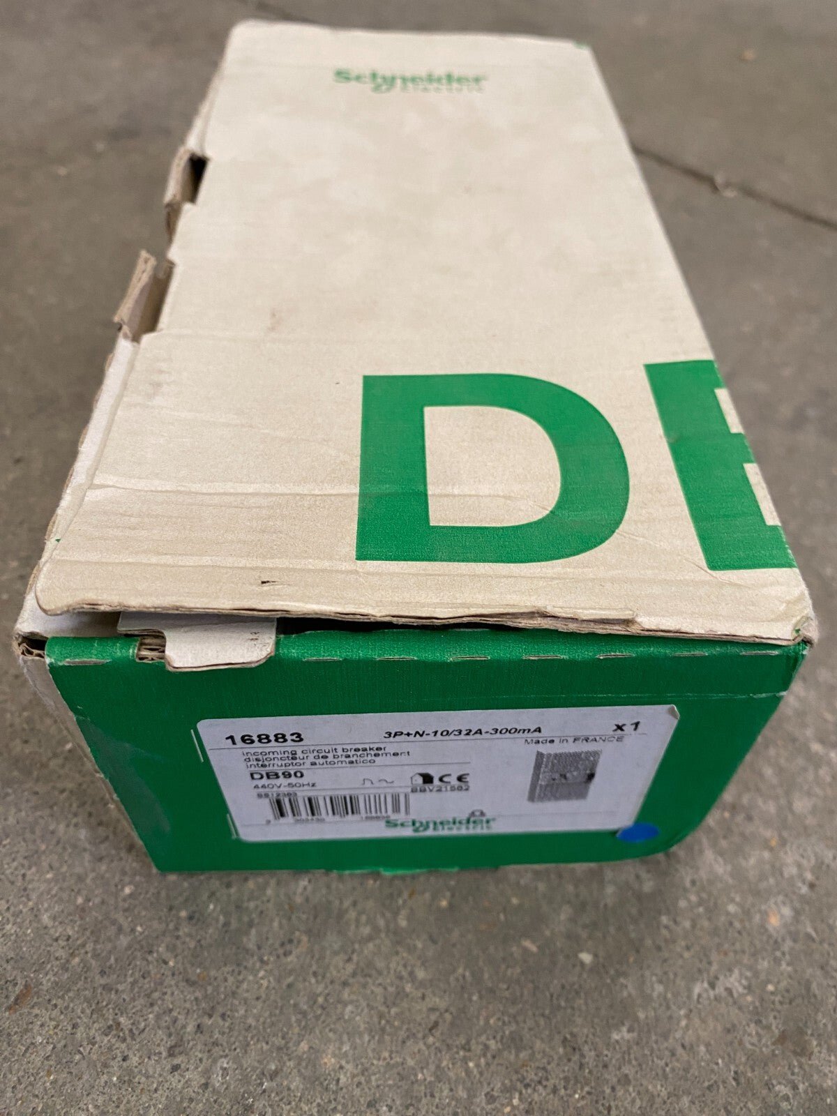 SCHNEIDER ELECTRIC 16883 DDI 3P+N - 10/32A - 300mA INCOMING CIRCUIT BREAKER DB90 - KLR Automation