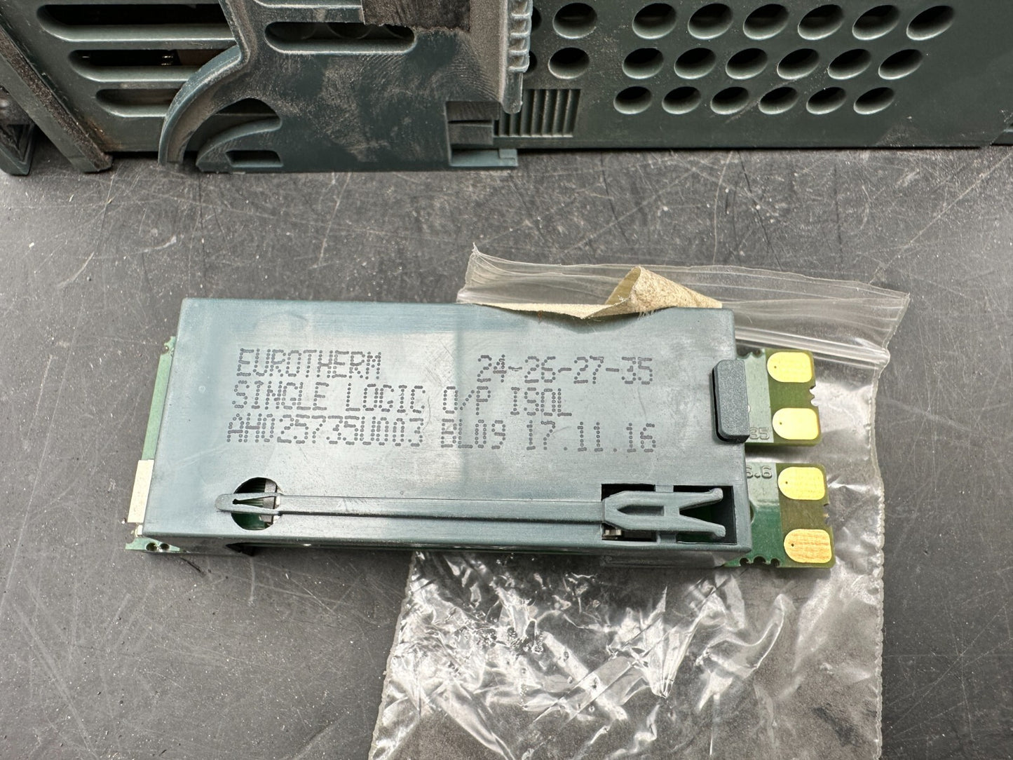 EUROTHERM 2404/CC/VH/HZ/XX/XX/ DL/XX/XX/XX / FRA/ + single logic o/p