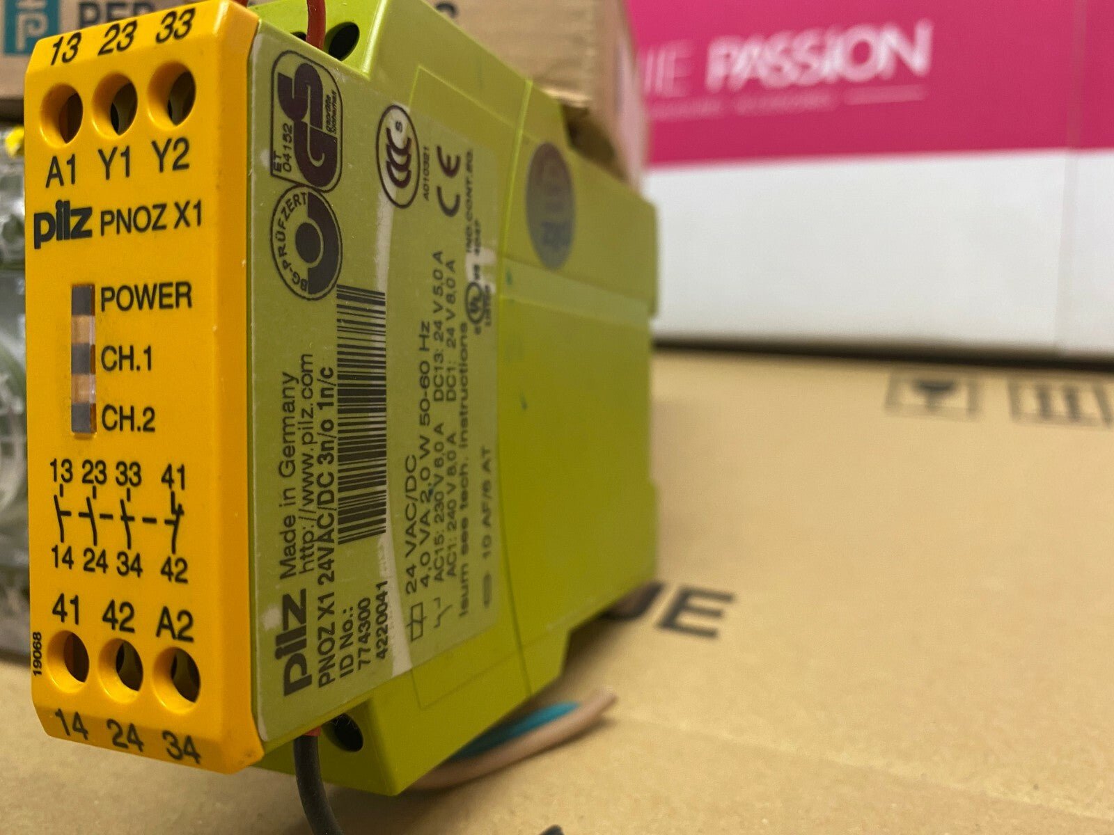 PILZ PNOZ X1 Safety Relay 24VAC/DC 3NO + 1NC 000922 - KLR Automation