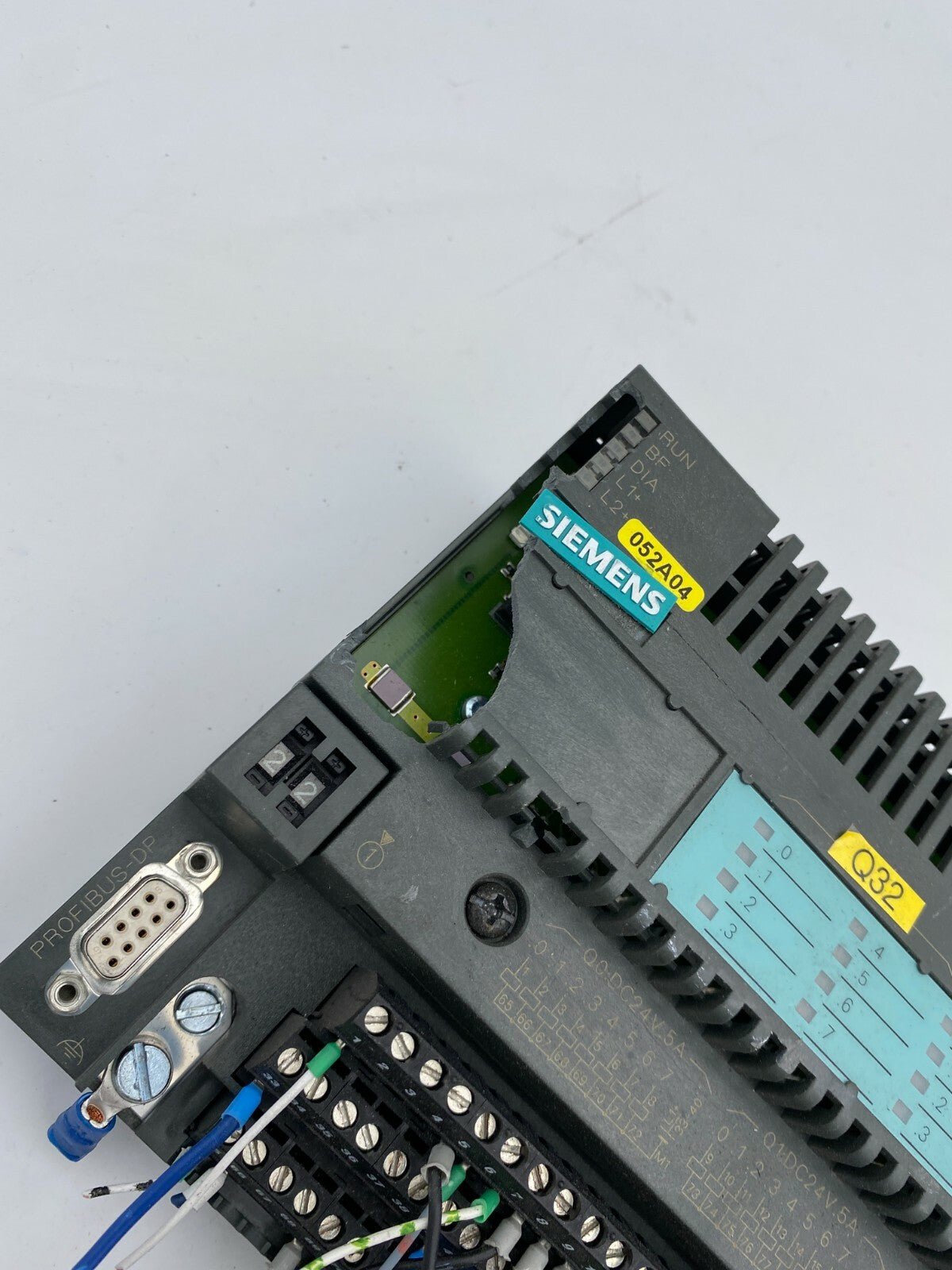 2 x SIEMENS SIMATIC ET 200B 24DI / 8DO 133 - 0BN01 - 0XB0 + 193 - 0CB10 - 0XA0 - KLR Automation
