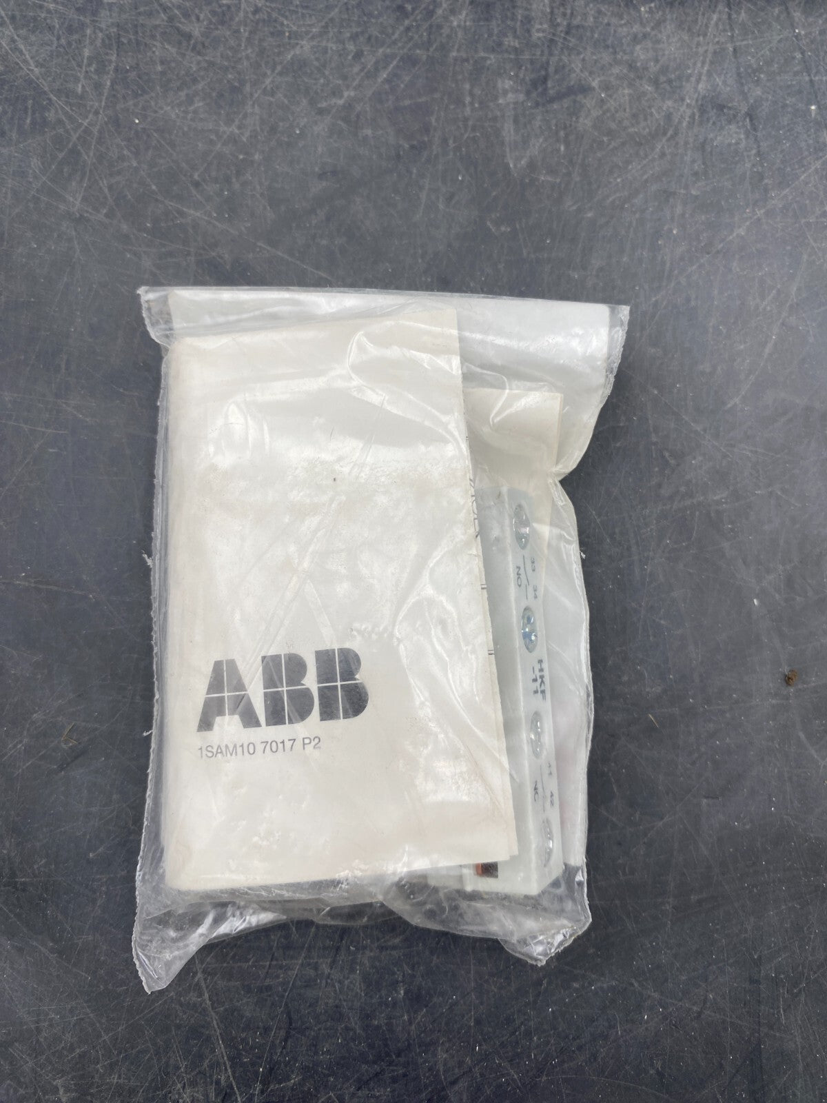 LOT OF 6 ABB HKF - 11 1SAM101928R0001 AUXILIARY CONTACT FOR FRONT MOUNTING - KLR Automation