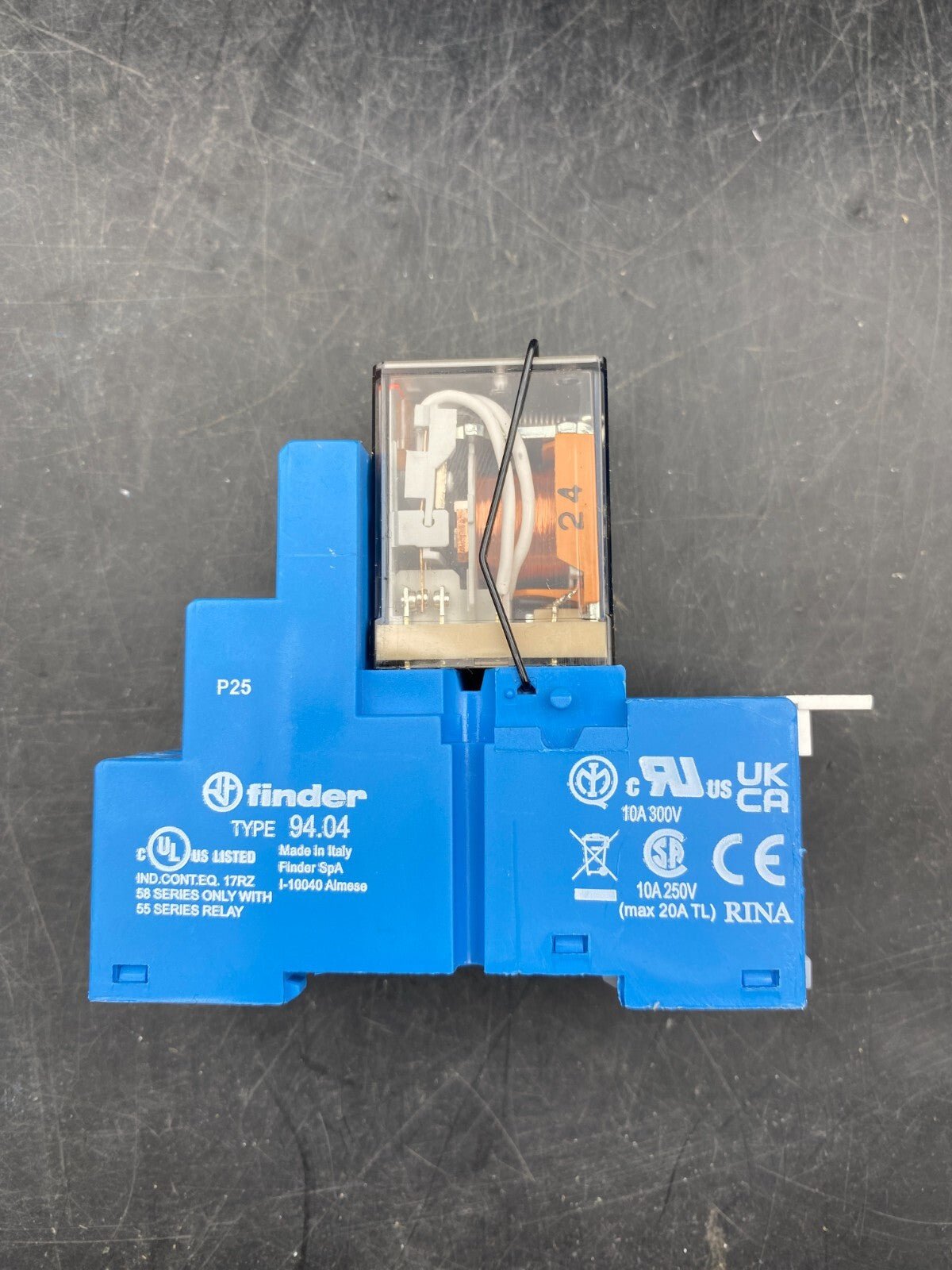 LOT OF 17 FINDER 94.04.SMA + RELAY SCHNEIDER ELECTRIC 55.34.8.024.0040 553480240 - KLR Automation