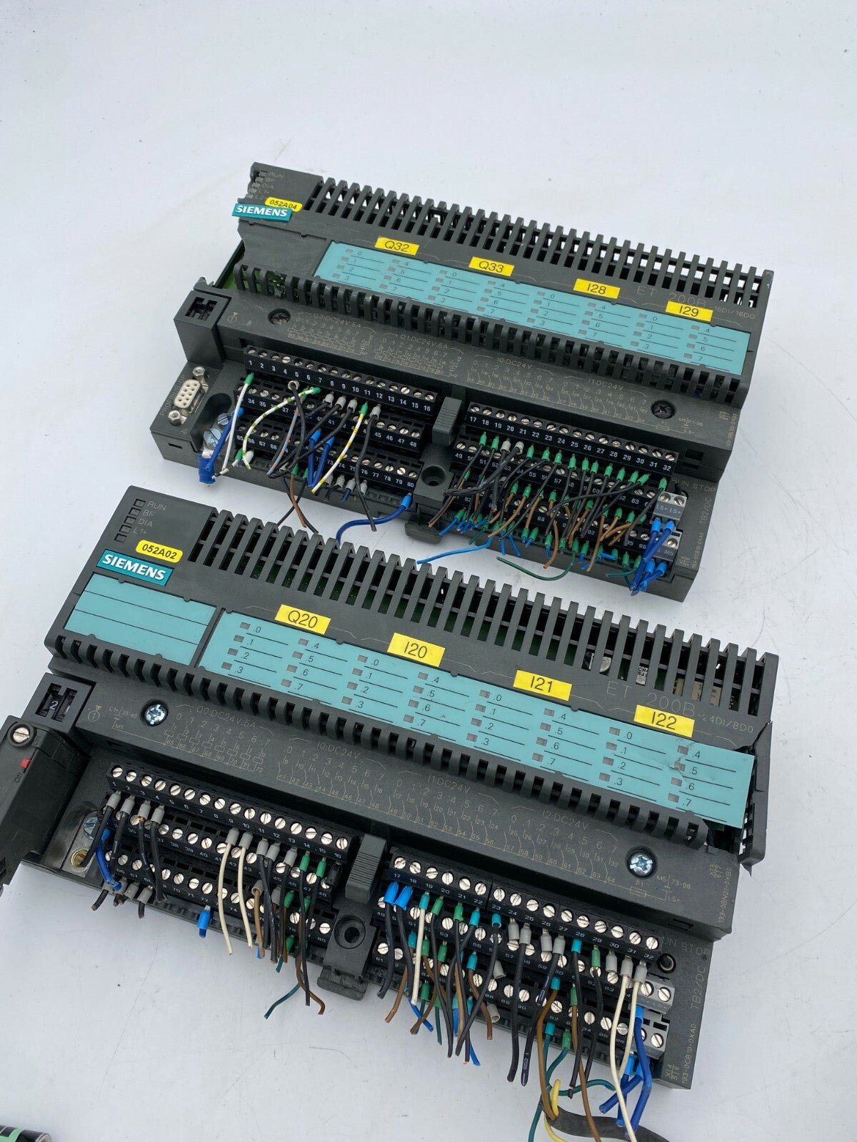 2 x SIEMENS SIMATIC ET 200B 24DI / 8DO 133 - 0BN01 - 0XB0 + 193 - 0CB10 - 0XA0 - KLR Automation