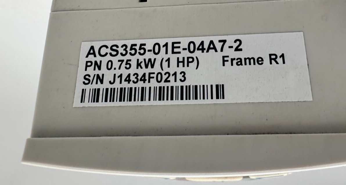 ABB ACS355-01E-04A7-2 UL TYPE 1 MUL1 OPTION 0.75kW FREQUENCY CONVERTER+ ACS-CP-C