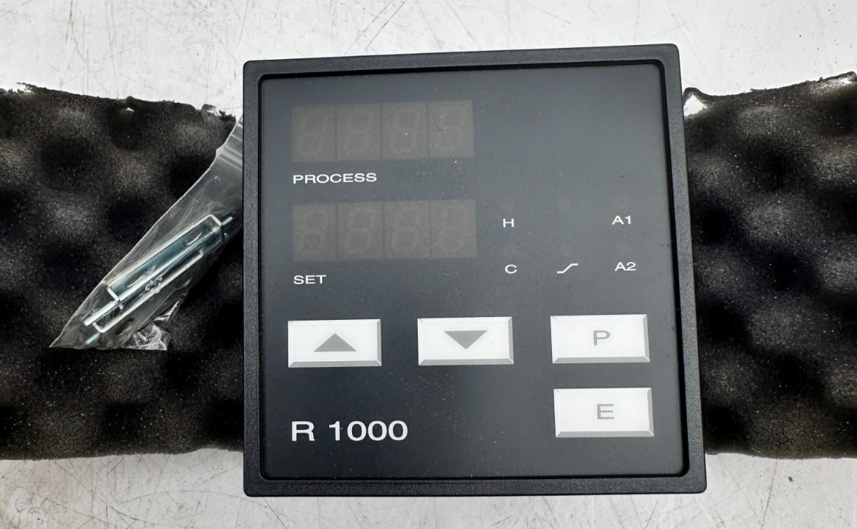 ELOTECH R1000 R1000-20-00-000-1 CONTROLEUR DE TEMPERATURE x1pc