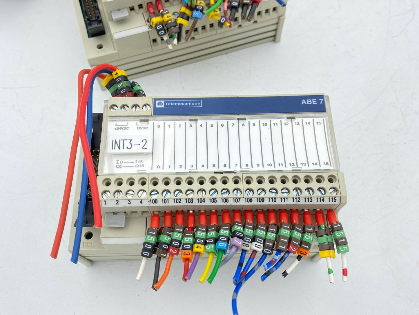 8 x .  TELEMECANIQUE ABE7-H16R20 TELEFAST RELAY