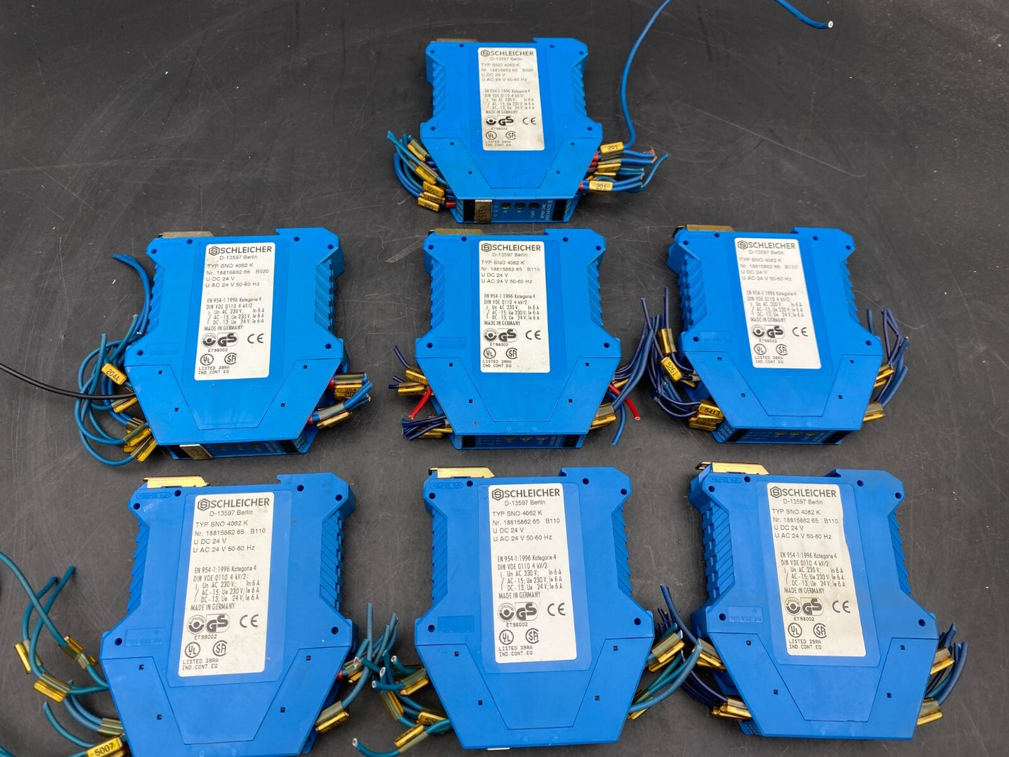 1pc x SCHLEICHER SNO 4062 K 18815862 65 SAFETY RELAY