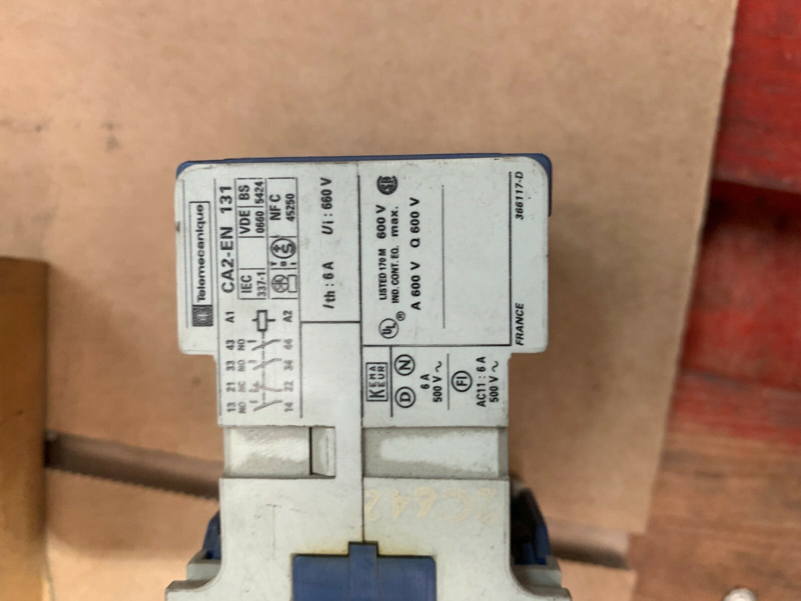lot de 15 pc x  TELEMECANIQUE CA2-EN131 CONTROL RELAY 220/240V COIL 