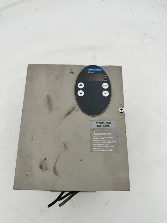 1pc x TELEMECANIQUE ALTIVAR 31 SPEED VARIATOR ATV31HU22N4 V1.2.IE03 2.2 KW/3HP - KLR Automation