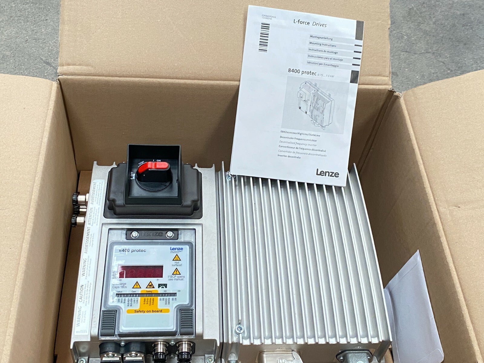 Lenze 8400 protec Inverter Drives 1,50 kW E84DHMFC1524R6SLCE L - Fore Drives - KLR Automation