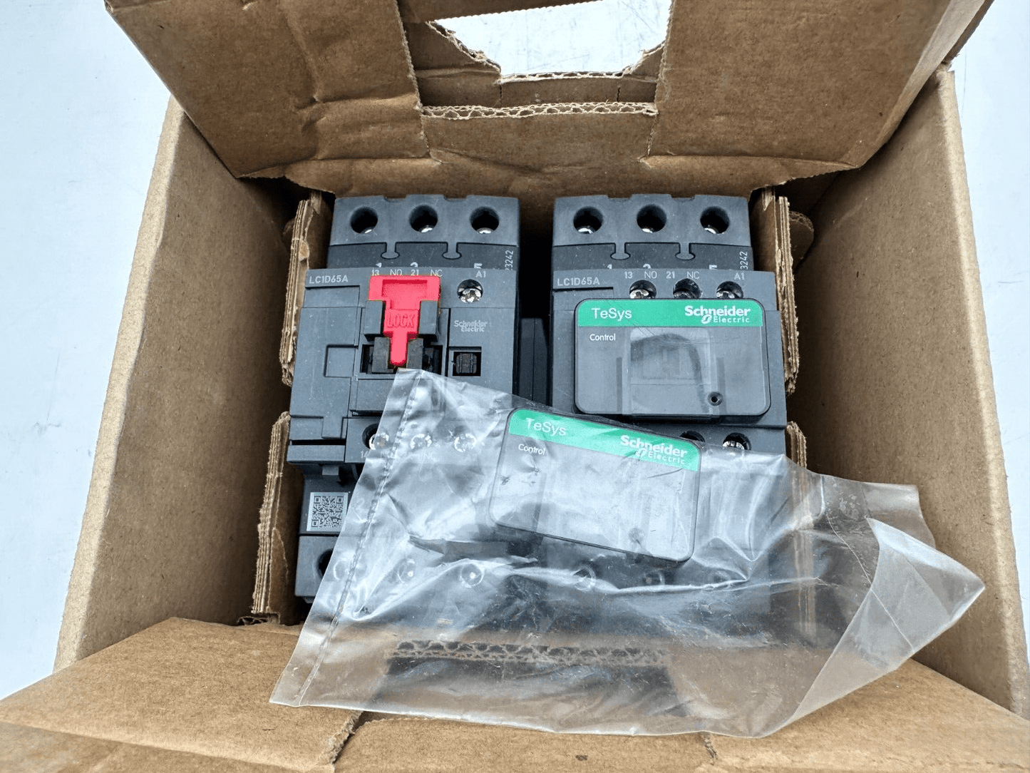 SCHNEIDER ELECTRIC LC2D65AB7 CONTACTEUR INVERSEUR AVEC BORNIER EVERLINK - KLR Automation