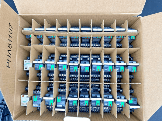 LOT OF 30 SCHNEIDER ELECTRIC RXM4AB2B7PVM ZELIO RELAY 956310 RELAY+SOCKET - KLR Automation
