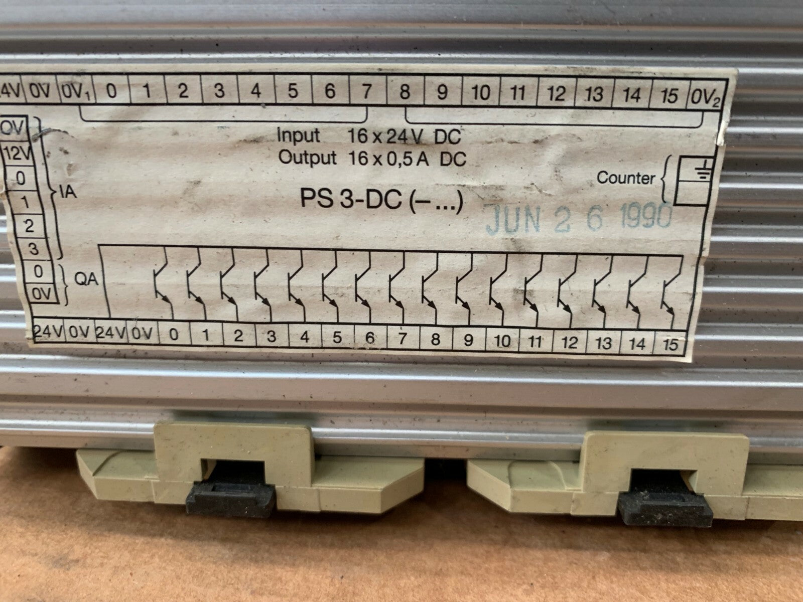 1 x .    Klöckner Moeller PS3-DC PLC        In: 24V / PLC Out: 24V / DC05A