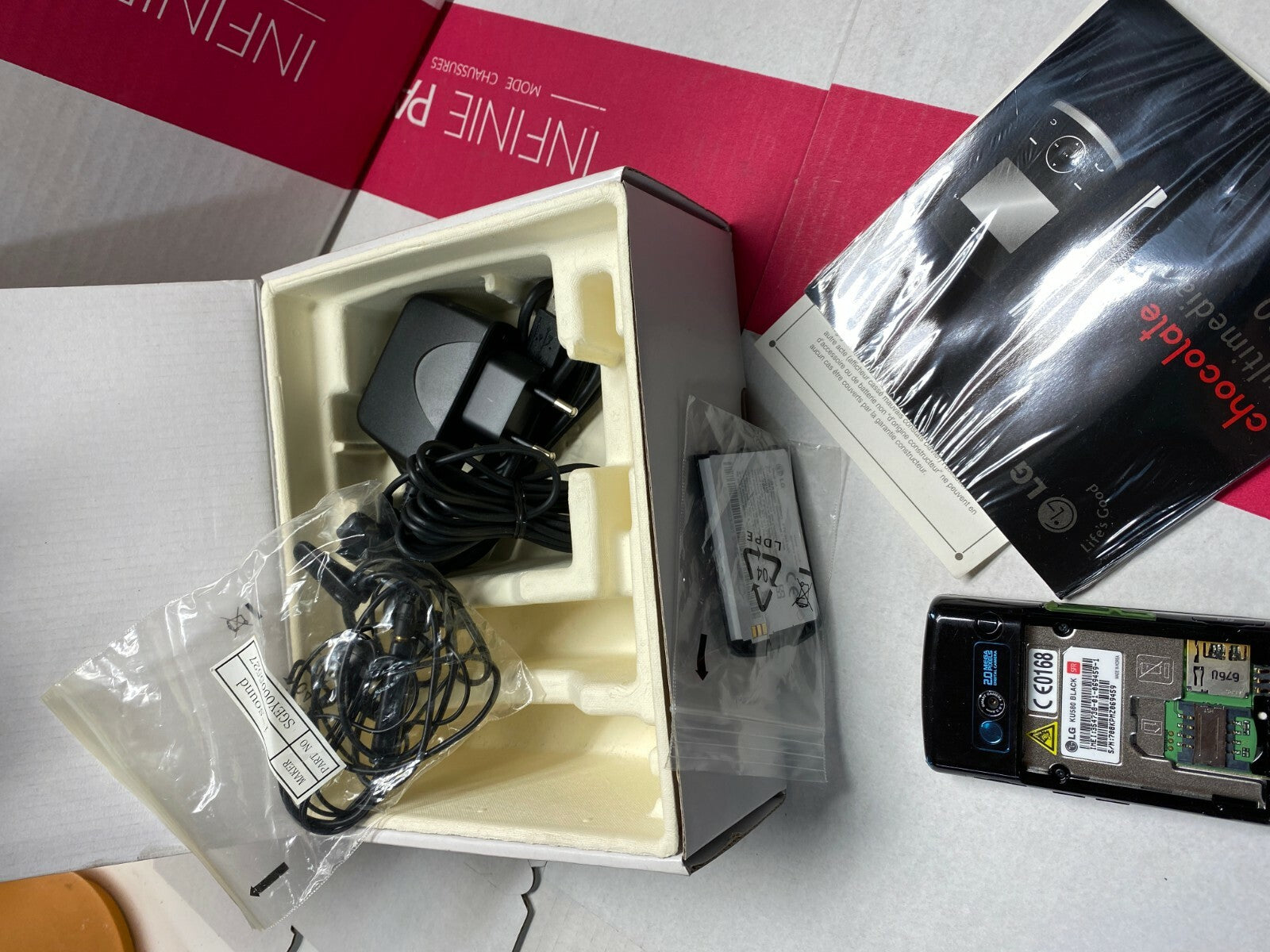 LG KU580 Chocolate   Rare collectors phone Mobile Cell 1