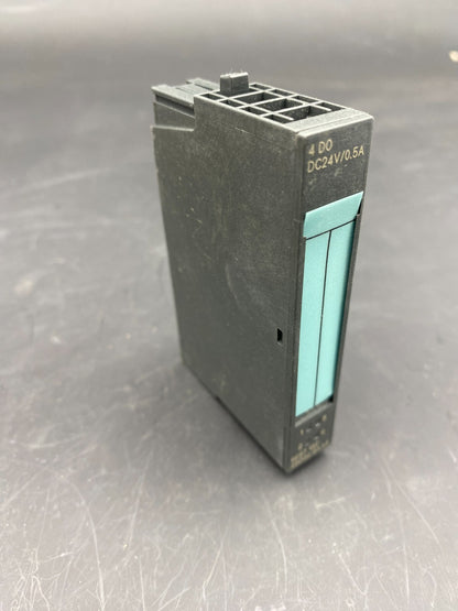 1pc x SIEMENS SIMATIC S7 6ES7 132-4BD00-0AA0  6ES71324BD000AA0 4DO DC24V/0.5A