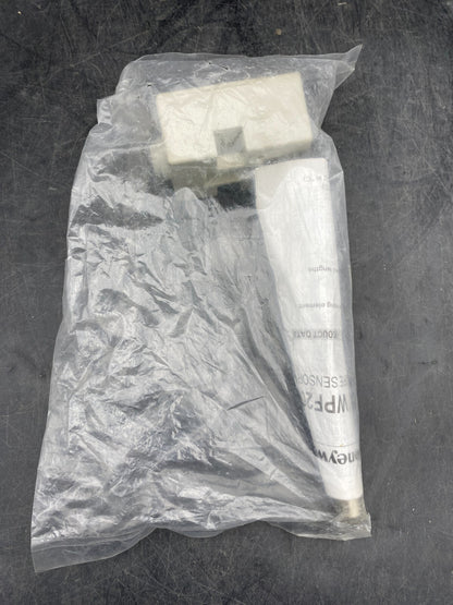 HONEYWELL T7413A VF20 WPF20 IMMERSION TEMPERATURE SENSOR - KLR Automation
