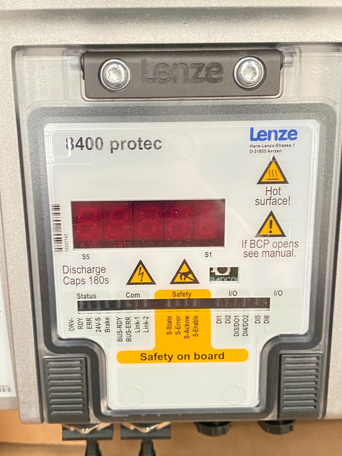 Lenze 8400 protec Inverter Drives 1,50 kW E84DHMFC1524R6SLCE L - Fore Drives - KLR Automation