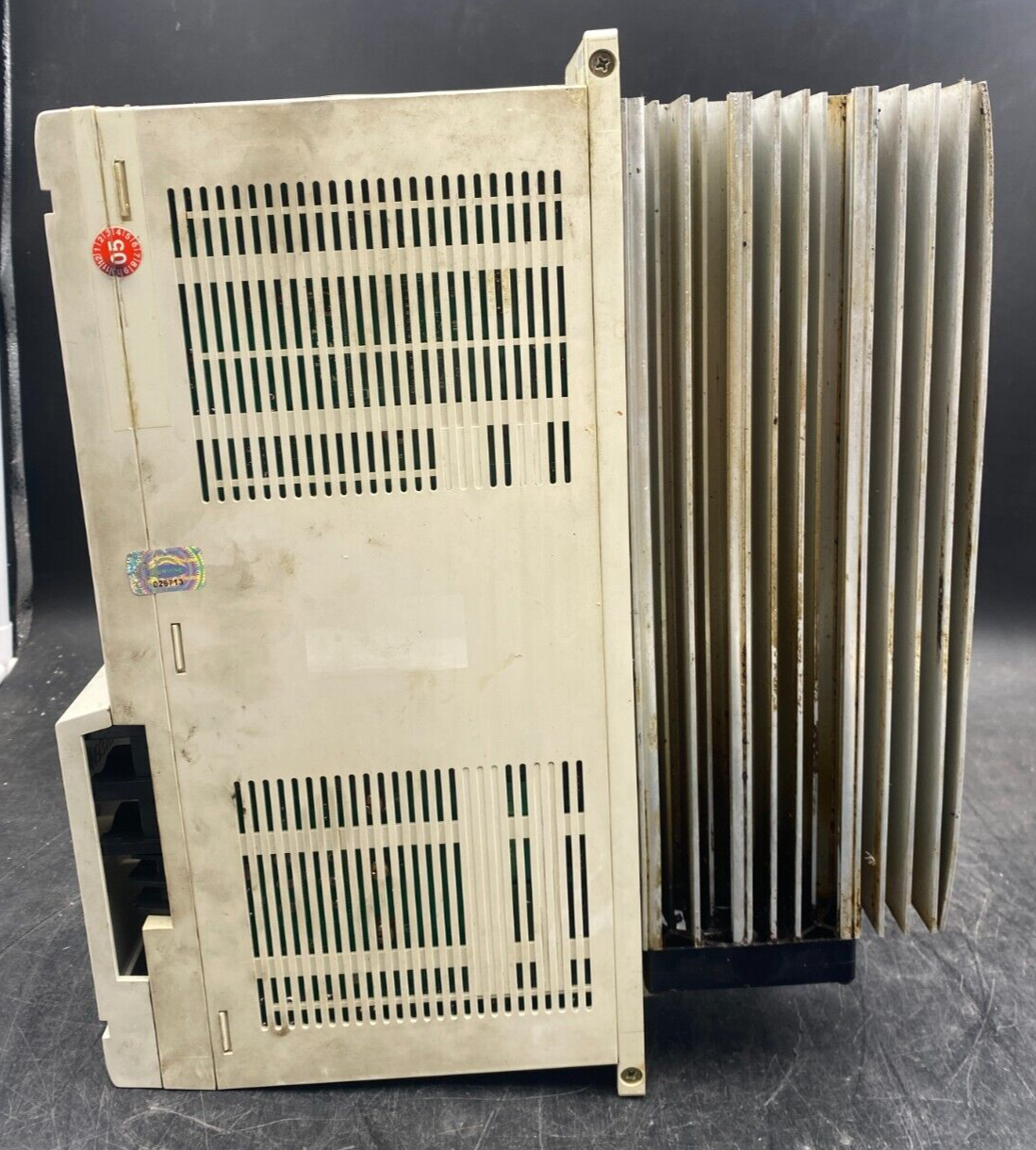 MITSUBISHI MDS-B-V1-45 SERVO DRIVE UNIT AFFICHAGE ALARME BATTERIE POUR PIECES