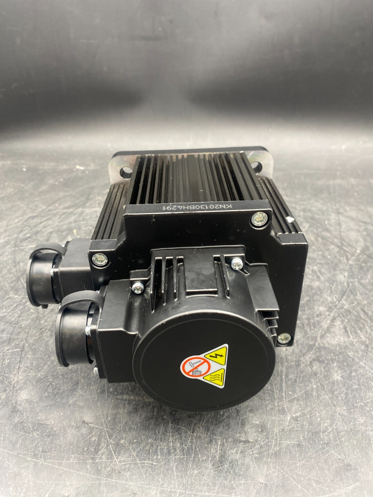 LEADSHINE ACM13010M2F - B4 - D 4.0N.m 1000W 2500rpm 4A AC SERVO MOTOR NEW - KLR Automation