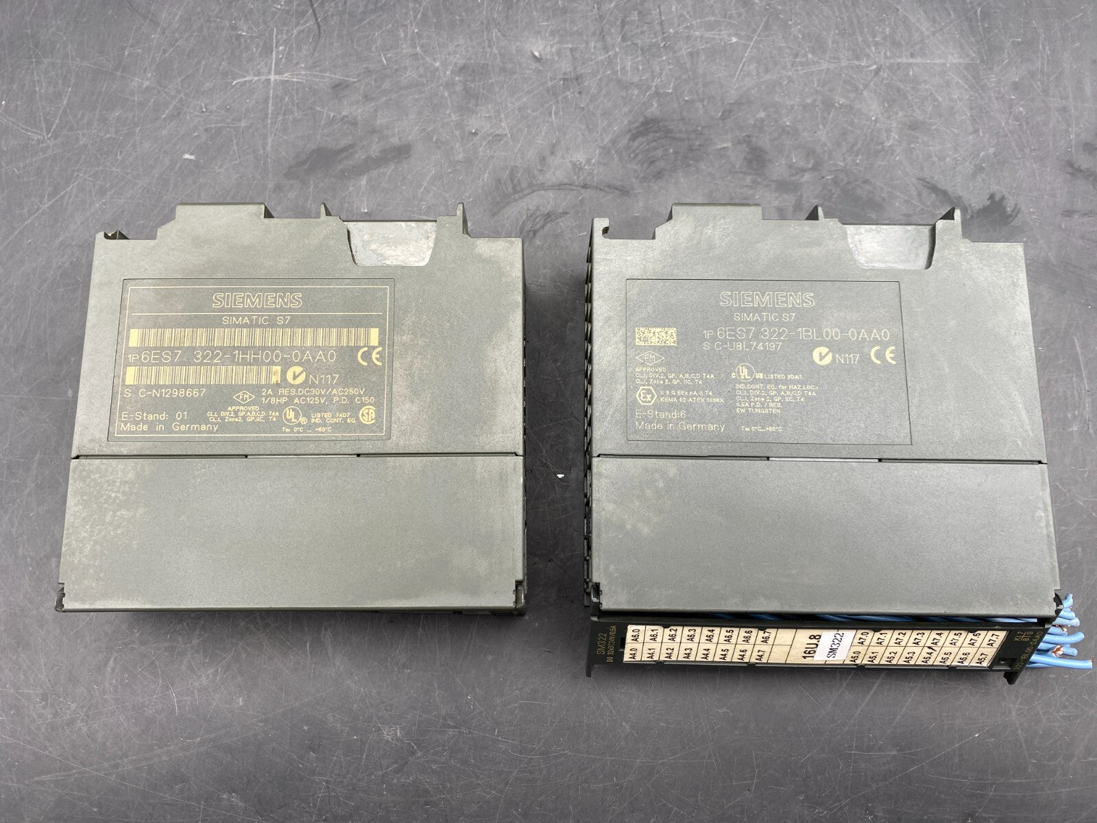 LOT OF 2  SIEMENS SIMATIC SM322 6ES7 322-1HH00-0AA0 E-S 6 DIGITAL OUTPUT MODULE