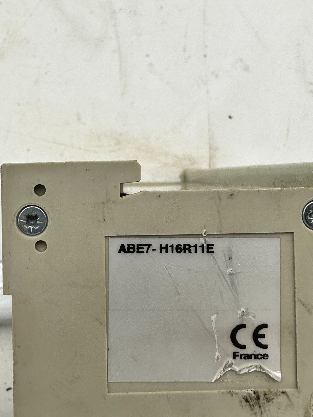 1pc x TELEMECANIQUE PASSIVE CONNECTION SUB-BASE ABE7-H16R11E