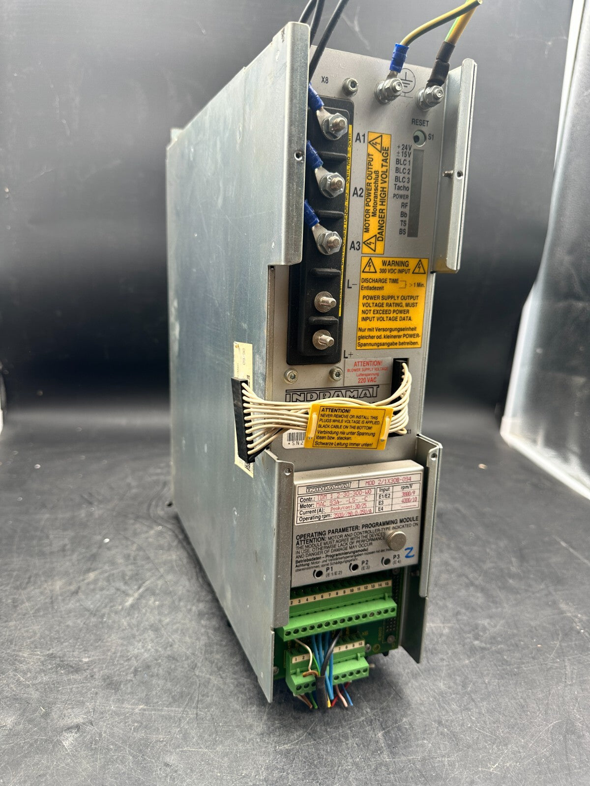 INDRAMAT AC Servo Controller TDM 1.2-30-300-W0 TDM 1.2-030- 300-W1-220
