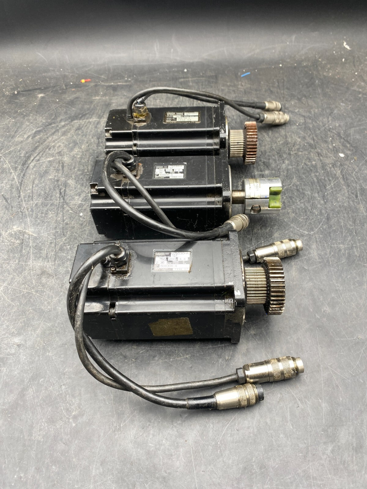 OMRON R88M-U75030HA-S1 AC SERVOMOTOR 750W 200V 4.4A 2.39 Nm 3000r/min x1pc