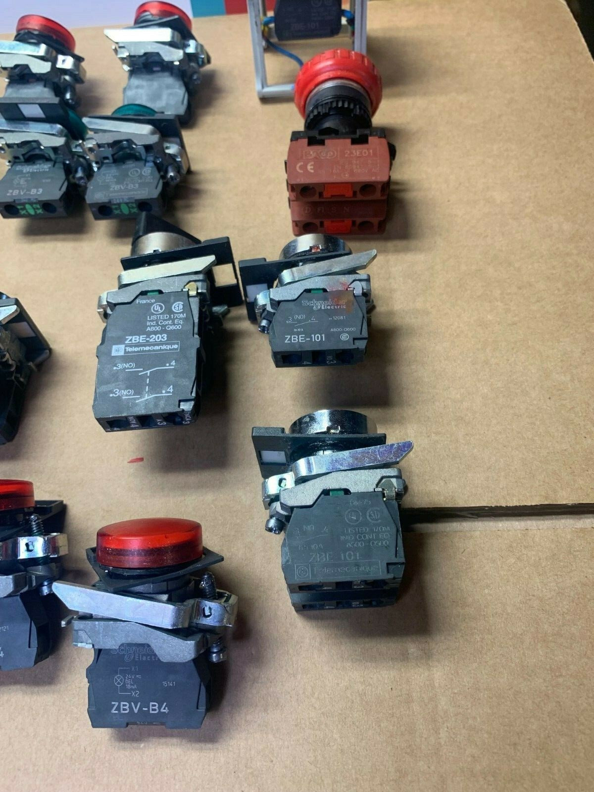 Lot de 21 pc x Telemecanique Contact Block ZBE ZBV ....  Clamp  Switch 