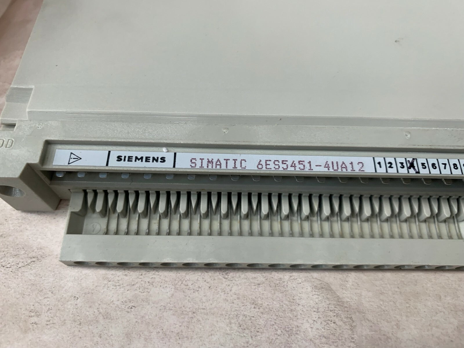 1 . x .  Siemens 6ES5451-4UA12 6ES5 451-4UA12 Simatic S5 Output Module